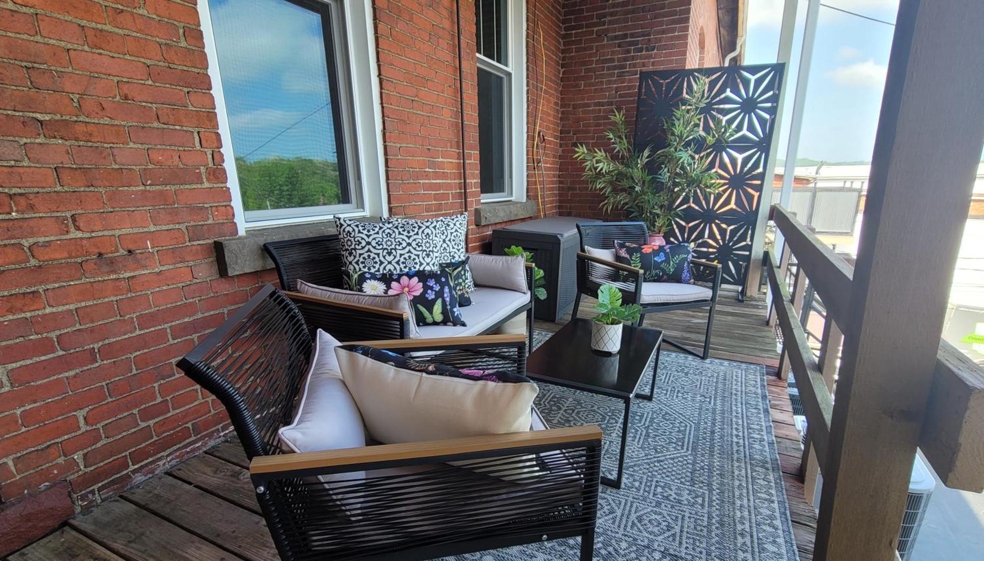 Spacious Luxury Apt In Historic Downtown - Oh Amish Country Millersburg Luaran gambar