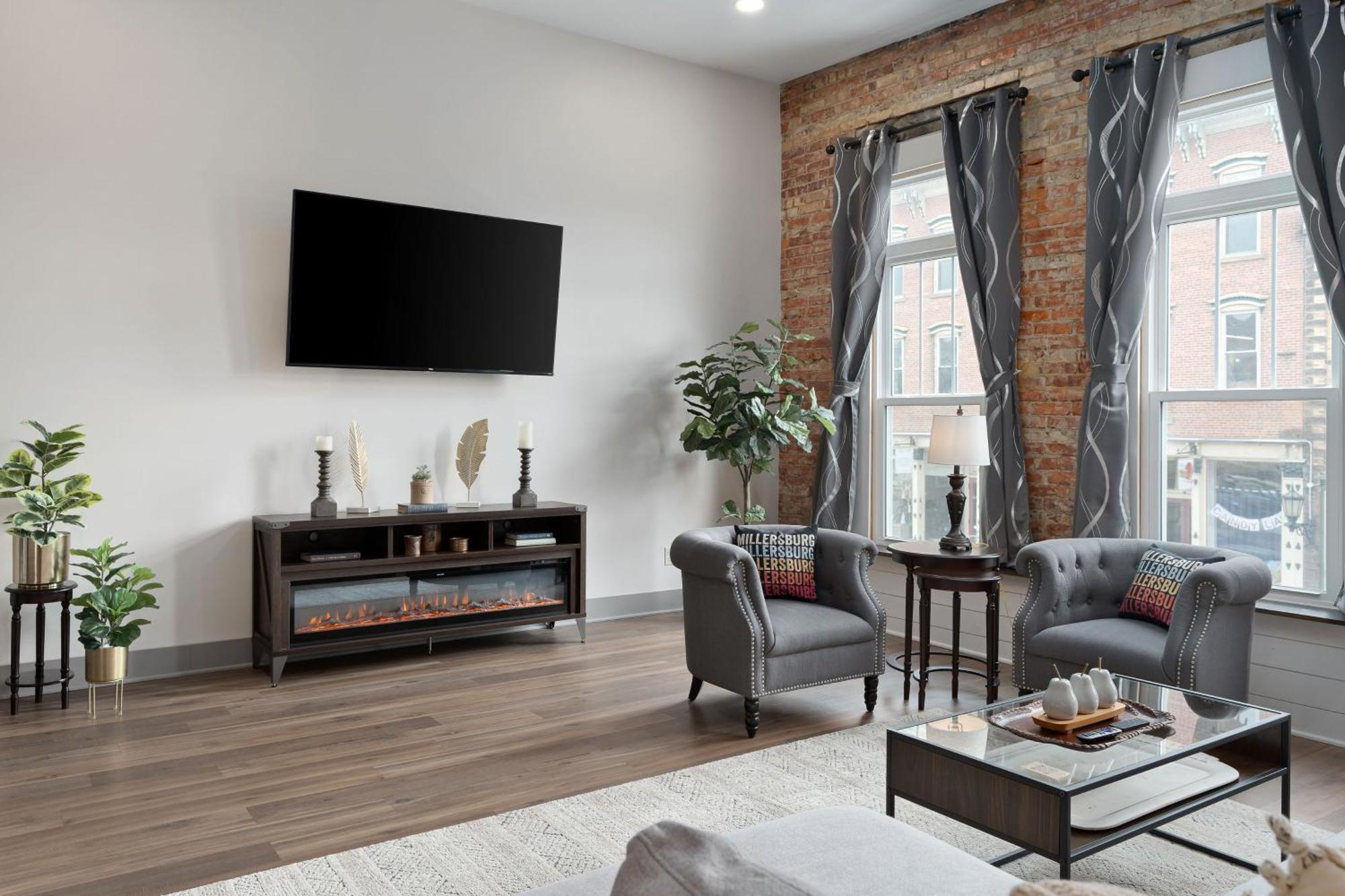 Spacious Luxury Apt In Historic Downtown - Oh Amish Country Millersburg Luaran gambar