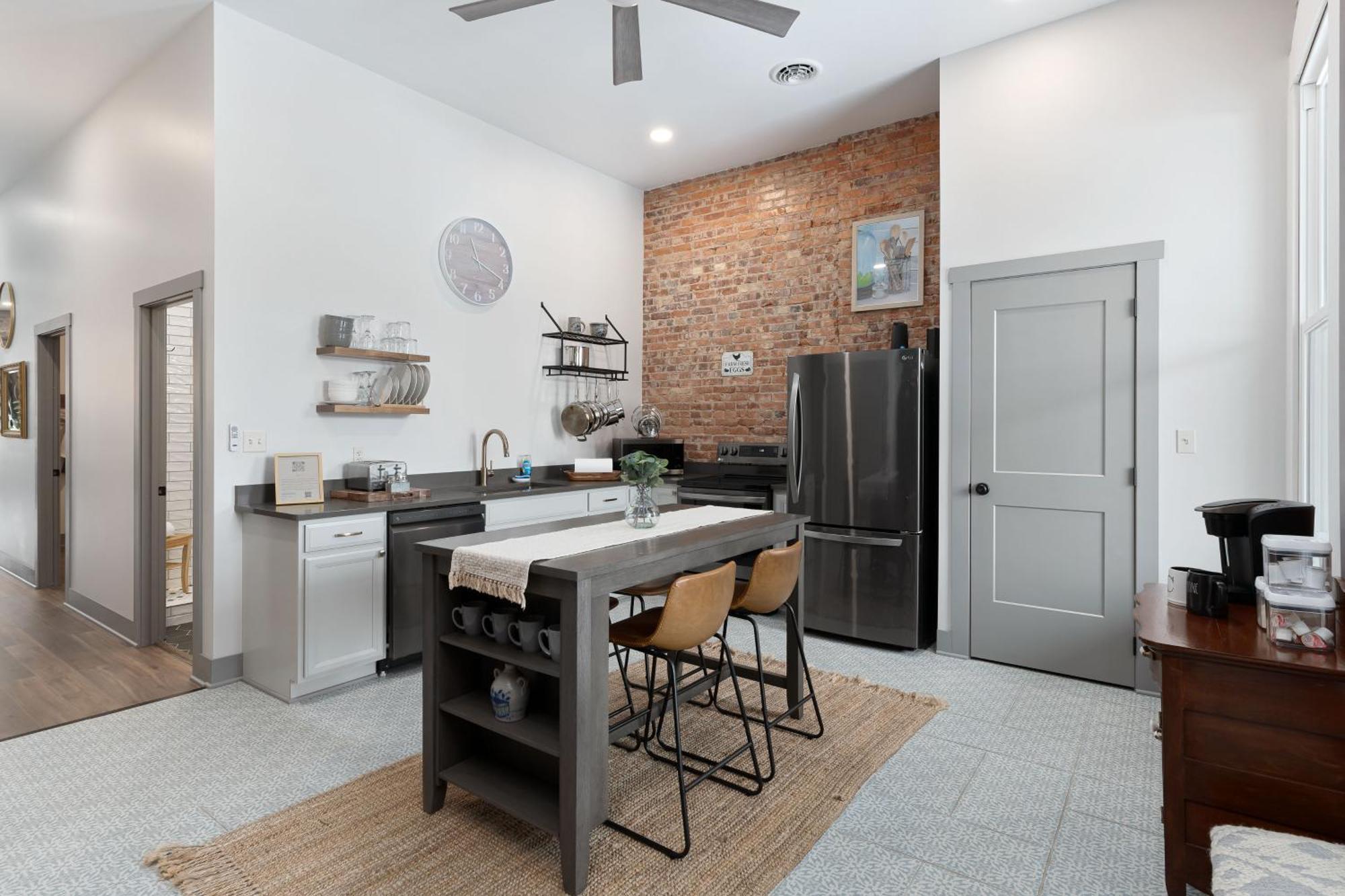 Spacious Luxury Apt In Historic Downtown - Oh Amish Country Millersburg Luaran gambar